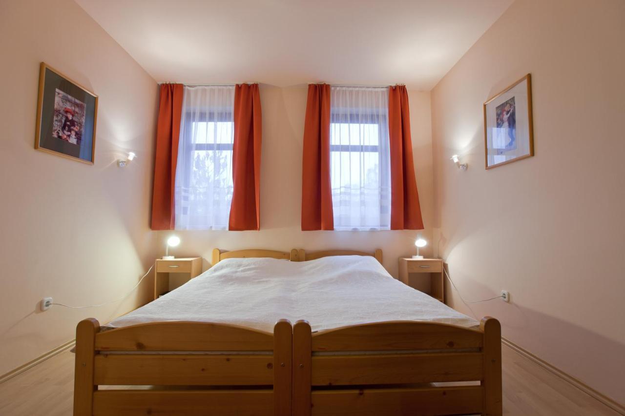 Ferto-Parti Panzio Bed & Breakfast Hegyko Exterior photo